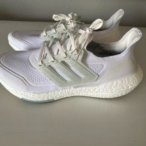 Adidas Ultraboost men’s 10 women’s 11 white